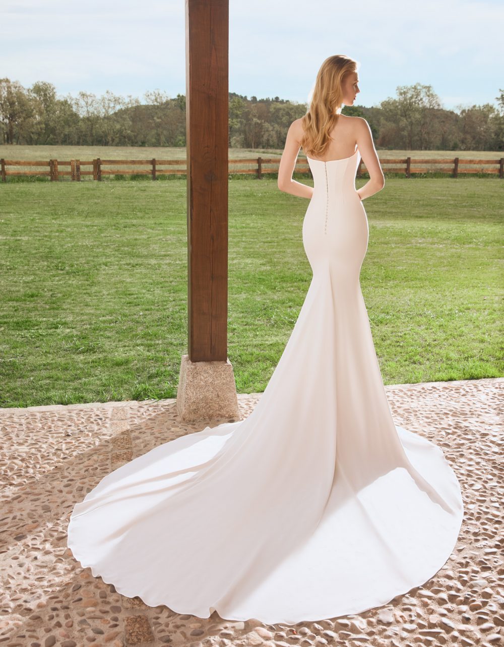 Virginie Sample Sale Gowns